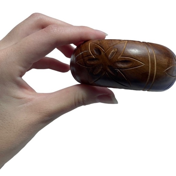 Vintage Brown Wooden Hand Carved Flower Bohemian Casual 70s Style Bracelet - Picture 5 of 9